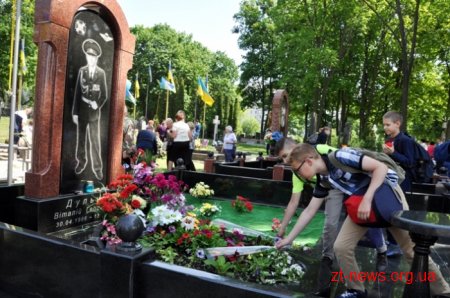 У День пам'яті та примирення житомиряни вшанували загиблих героїв АТО