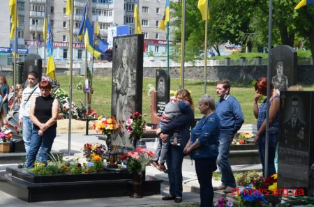 У День пам'яті та примирення житомиряни вшанували загиблих героїв АТО