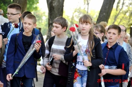 У День пам'яті та примирення житомиряни вшанували загиблих героїв АТО