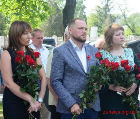 У День пам'яті та примирення житомиряни вшанували загиблих героїв АТО