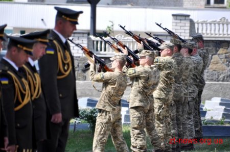 У День пам'яті та примирення житомиряни вшанували загиблих героїв АТО