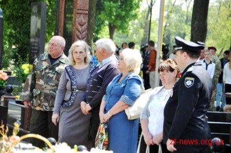 У День пам'яті та примирення житомиряни вшанували загиблих героїв АТО