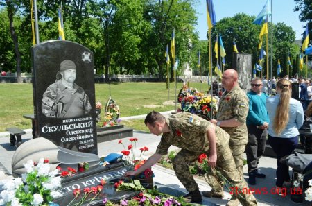 У День пам'яті та примирення житомиряни вшанували загиблих героїв АТО