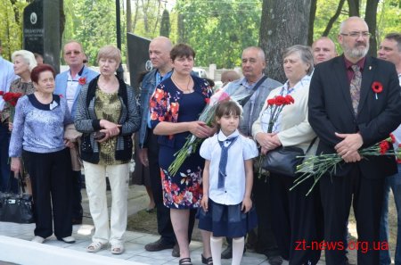 У День пам'яті та примирення житомиряни вшанували загиблих героїв АТО