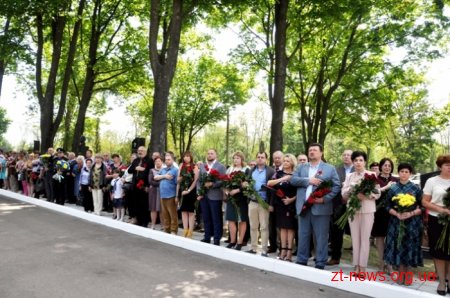 У День пам'яті та примирення житомиряни вшанували загиблих героїв АТО