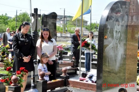 У День пам'яті та примирення житомиряни вшанували загиблих героїв АТО