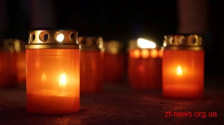 Житомиряни та гості міста запалили символічний Вогонь миру у вигляді макової квітки