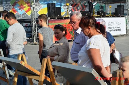 Житомирянам на Михайлівській презентували дві виставки присвячені подіям двох війн