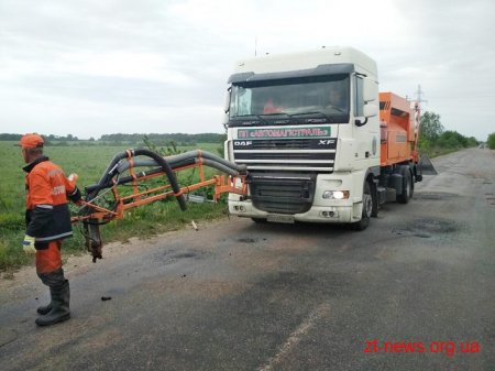 У Житомирській області розпочали робити ямковий ремонт за новим методом