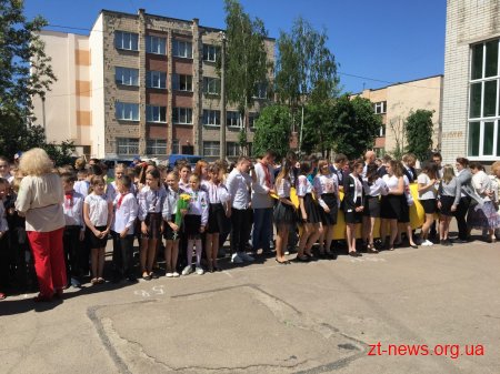 На фасаді житомирської школи відкрили пам'ятну дошку Юрію Возному