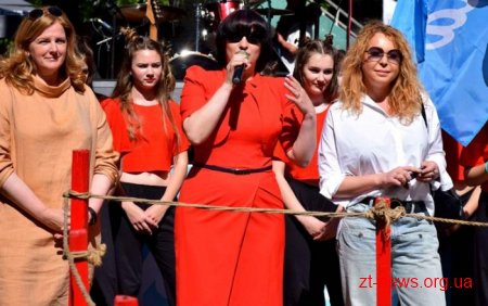 У Житомирі проходить благодійно-розважальний фестиваль «Крила»