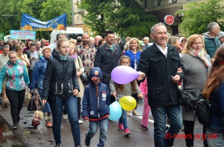 Декілька сотень житомирян взяли участь у святковій ході в рамках відзначення Свята сім’ї
