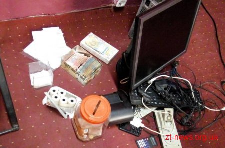 Під час обшуку в гральному закладі у Андрушівці правоохоронці вилучили 11 комп'ютерів