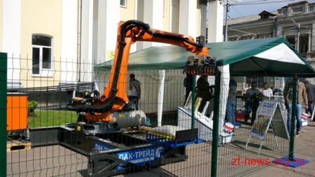 Підприємства та організації Житомирщини представляють можливості області на 6 виставках