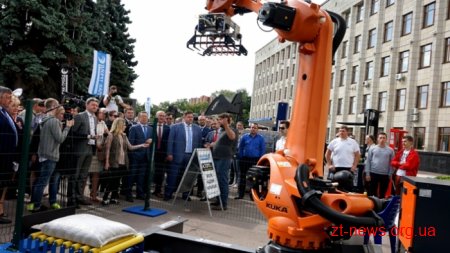 Підприємства та організації Житомирщини представляють можливості області на 6 виставках
