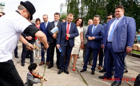 Підприємства та організації Житомирщини представляють можливості області на 6 виставках
