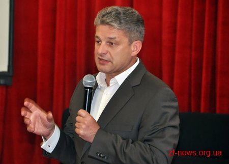 Вчителі перших класів цього року мають пройти дистанційне та очне навчання на тренінгах