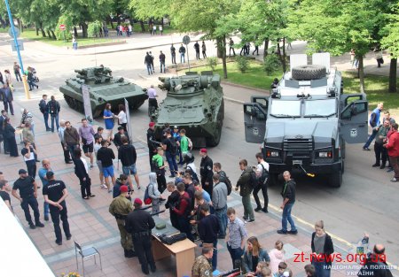 Поліцейські Житомирщини продемонстрували техніку й оснащення