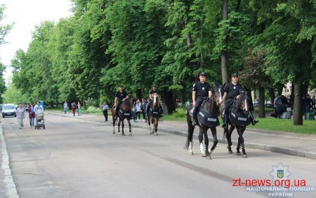 Поліцейські Житомирщини продемонстрували техніку й оснащення