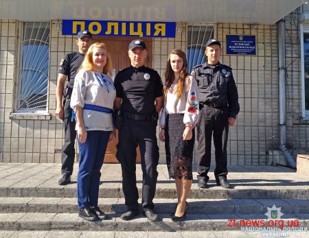Поліцейські Житомирщини відзначили День вишиванки патріотичним флешмобом