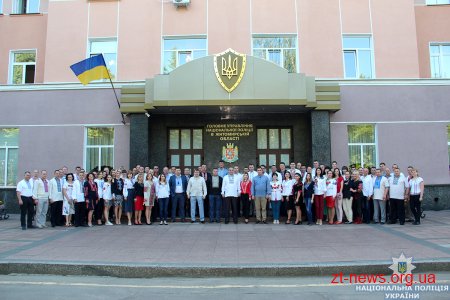 Поліцейські Житомирщини відзначили День вишиванки патріотичним флешмобом