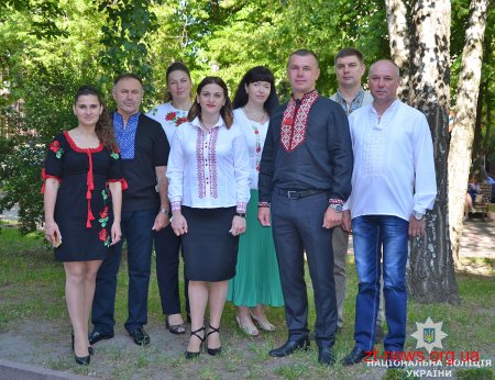 Поліцейські Житомирщини відзначили День вишиванки патріотичним флешмобом