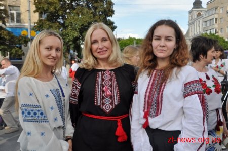 Житомиряни у вишиванках пройшлися вулицями міста