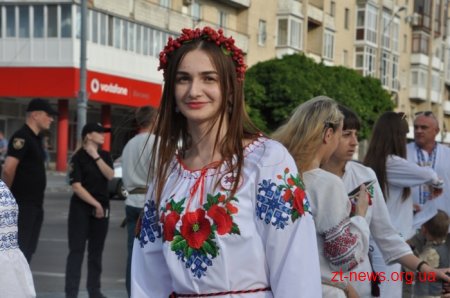 Житомиряни у вишиванках пройшлися вулицями міста