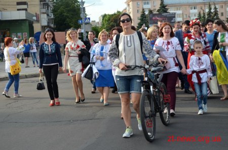 Житомиряни у вишиванках пройшлися вулицями міста