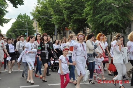 Житомиряни у вишиванках пройшлися вулицями міста