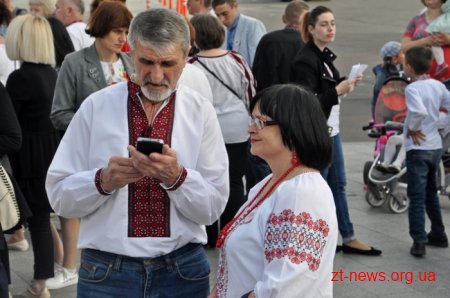 Житомиряни у вишиванках пройшлися вулицями міста