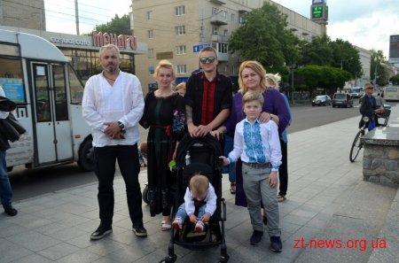 Житомиряни у вишиванках пройшлися вулицями міста