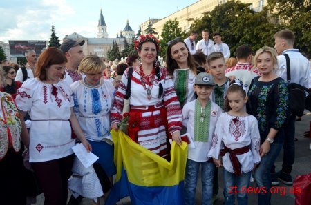 Житомиряни у вишиванках пройшлися вулицями міста