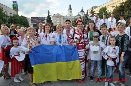 Житомиряни у вишиванках пройшлися вулицями міста