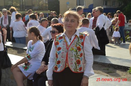 Житомиряни у вишиванках пройшлися вулицями міста