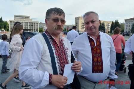 Житомиряни у вишиванках пройшлися вулицями міста