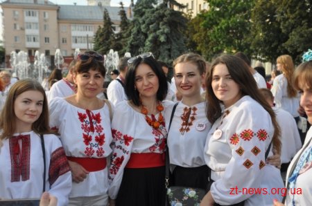 Житомиряни у вишиванках пройшлися вулицями міста