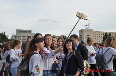 Житомиряни у вишиванках пройшлися вулицями міста