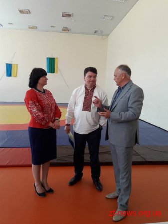Міністр молоді та спорту України вручив посвідчення заслуженого тренера Ігорю Лонському