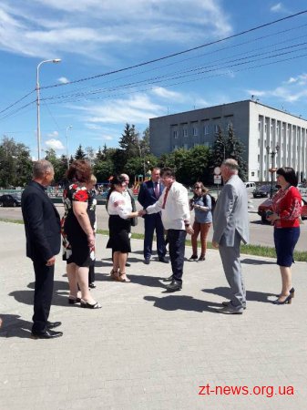 Міністр молоді та спорту України вручив посвідчення заслуженого тренера Ігорю Лонському