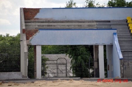 Ігор Гундич показав Міністру молоді та спорту, як відновлюють стадіон «Полісся»
