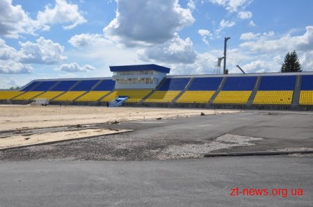 Ігор Гундич показав Міністру молоді та спорту, як відновлюють стадіон «Полісся»