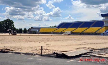 Ігор Гундич показав Міністру молоді та спорту, як відновлюють стадіон «Полісся»