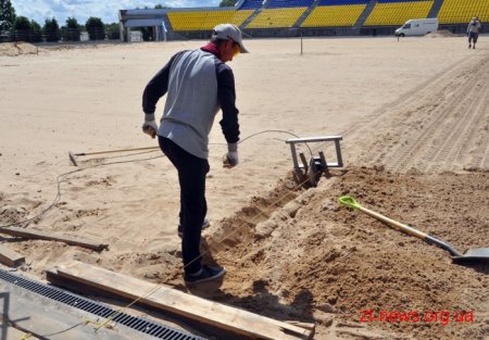 Ігор Гундич показав Міністру молоді та спорту, як відновлюють стадіон «Полісся»