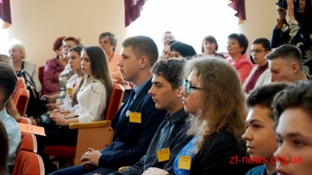 В обласному центрі нагородили обдарованих учнів – переможців олімпіад та конкурсів