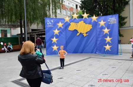 На Михайлівській облаштували фотозони «Подорож Європою»