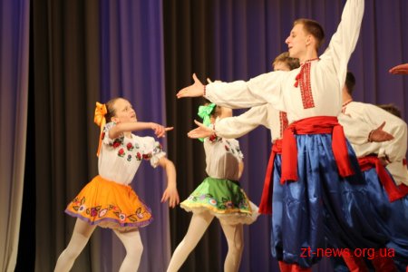 В драмтеатрі відбувся звітний концерт хореографічного ансамблю «Сонечко»