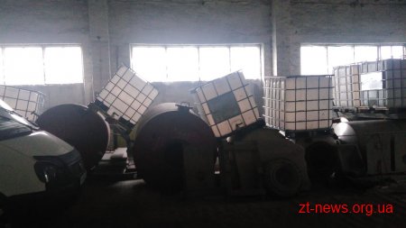 На Житомирщині фальсифікований алкоголь виготовляли з рідини для омивання автомобільного скла