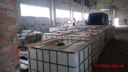 На Житомирщині фальсифікований алкоголь виготовляли з рідини для омивання автомобільного скла