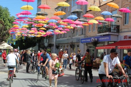 Більше тисячі велосипедистів проїхали вулицями Житомира